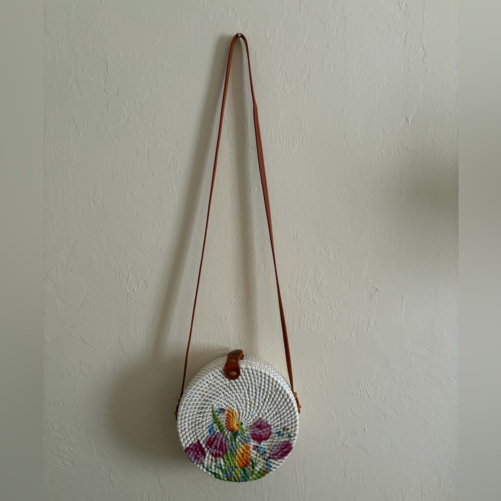 Round White Floral Woven Crossbody NWOT